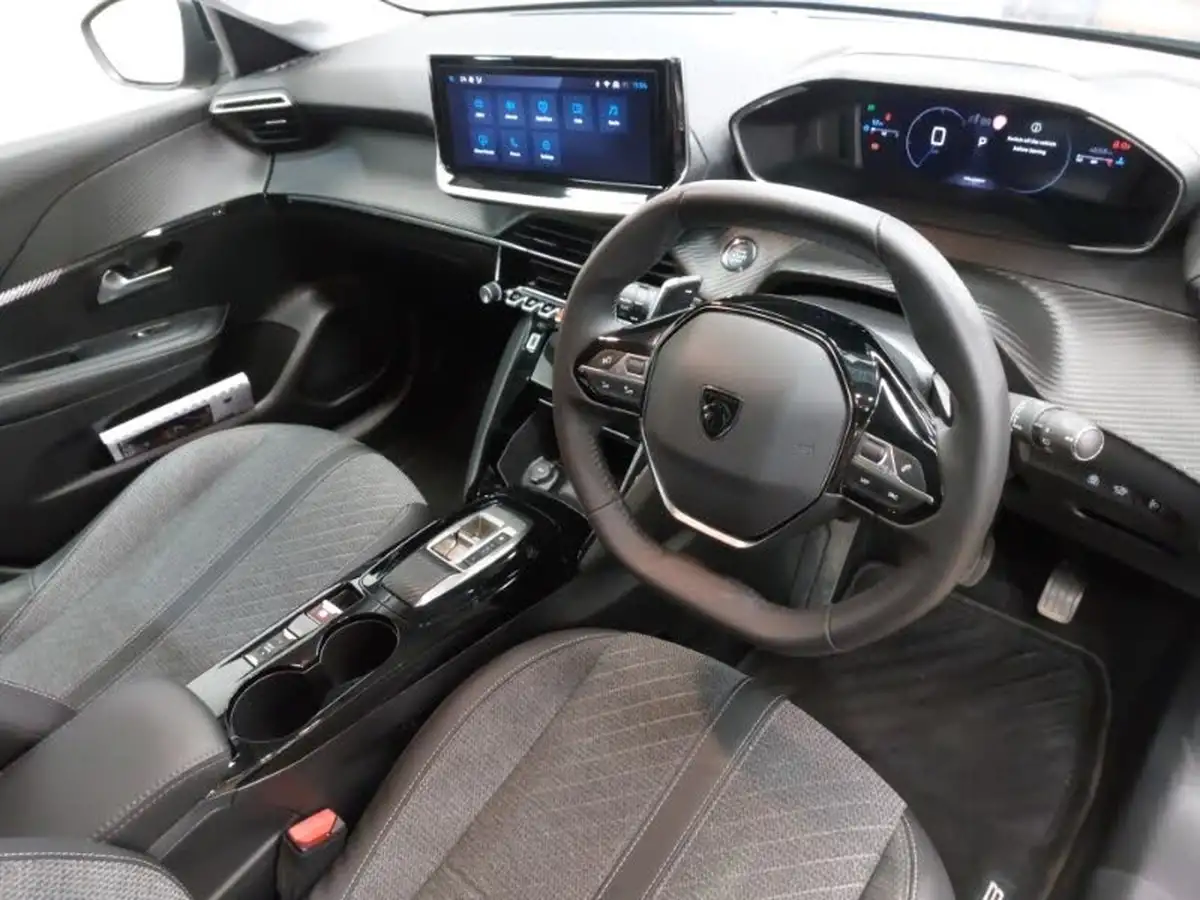2024-peugeot-208-12-puretech-allure-hybrid-e-dsc6-big-17