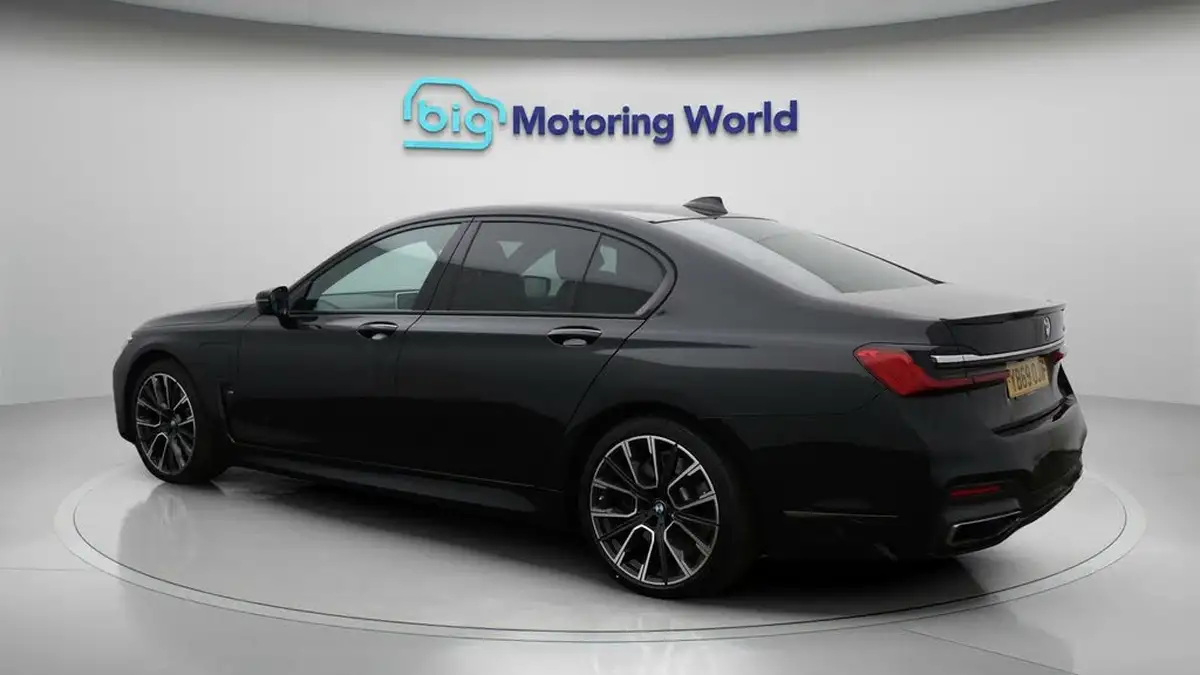 2019-bmw-7-series-30-745e-m-sport-big-5