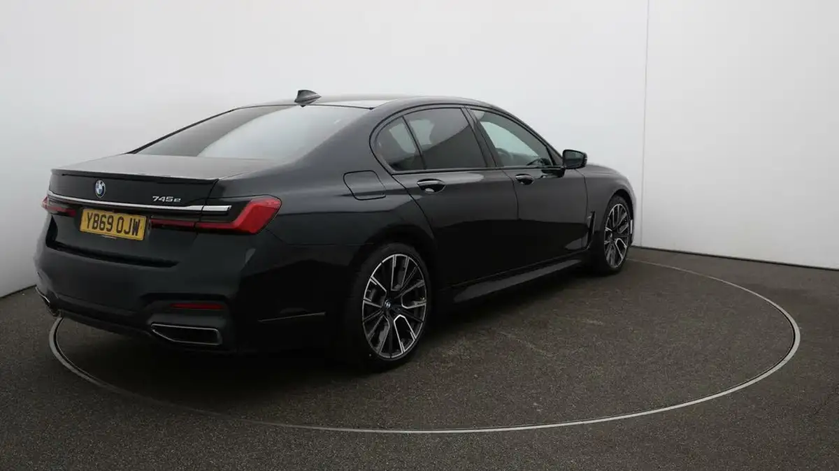 2019-bmw-7-series-30-745e-m-sport-big-53