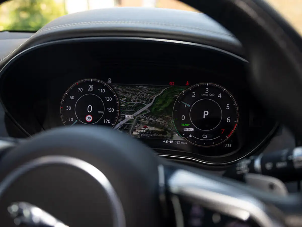 2021-jaguar-e-pace-15-p300e-r-dynamic-se-big-17