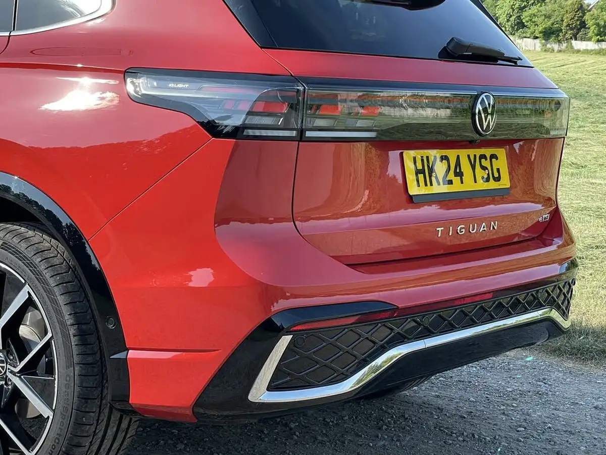 2024-volkswagen-tiguan-15-etsi-r-line-big-14