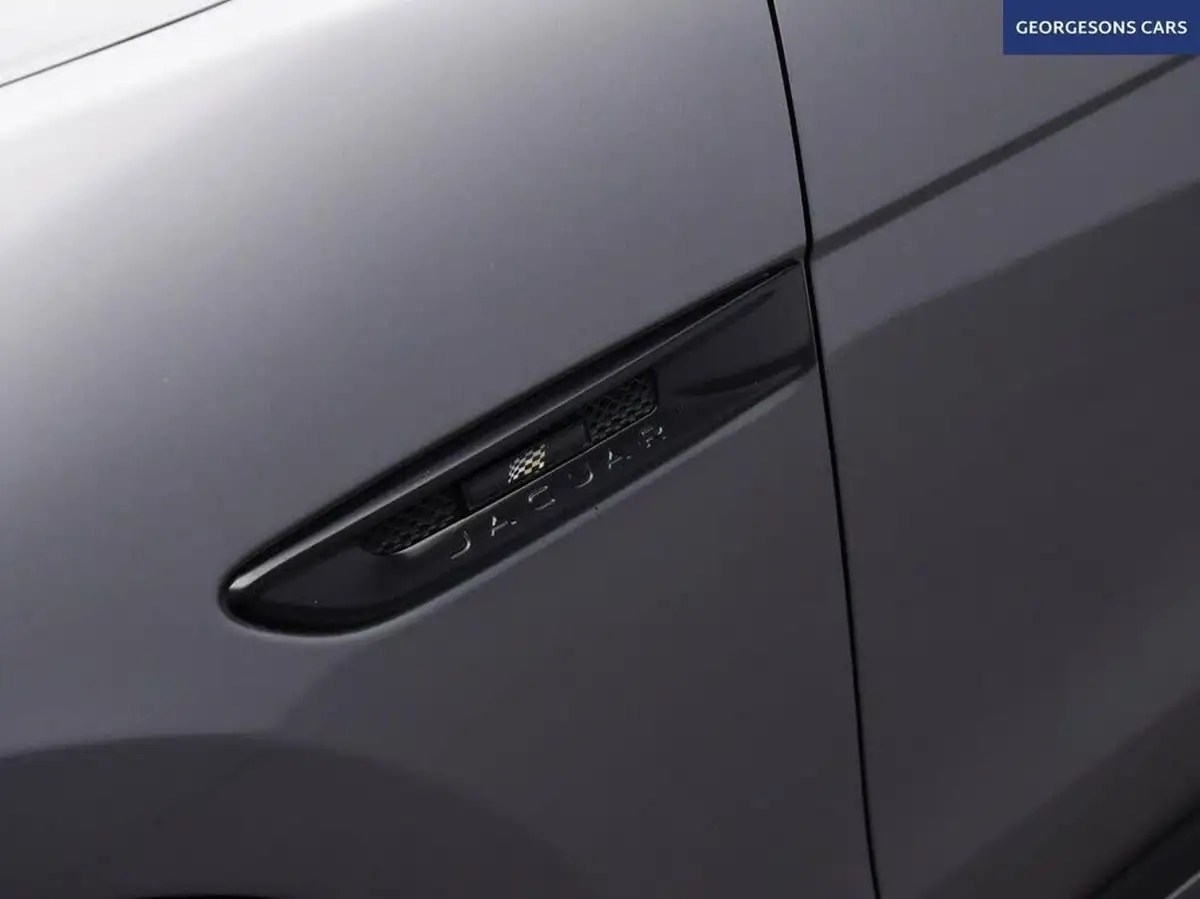 2019-jaguar-f-pace-20-i4d-chequered-flag-180ps-big-15