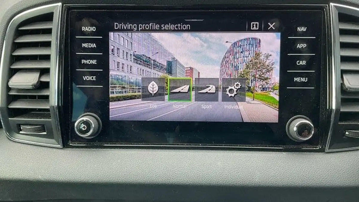 2023-skoda-karoq-10-tsi-se-l-big-24