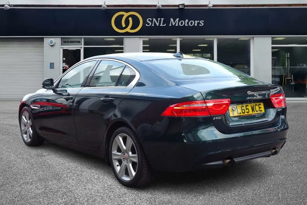 2015-jaguar-xe-20-portfolio-big-7