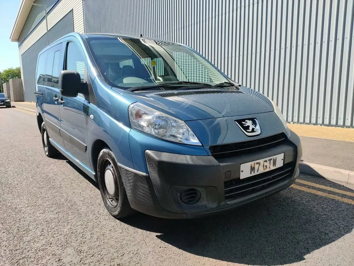 2011-peugeot-expert-tepee-16td-tepee-comfort-l2-big-0