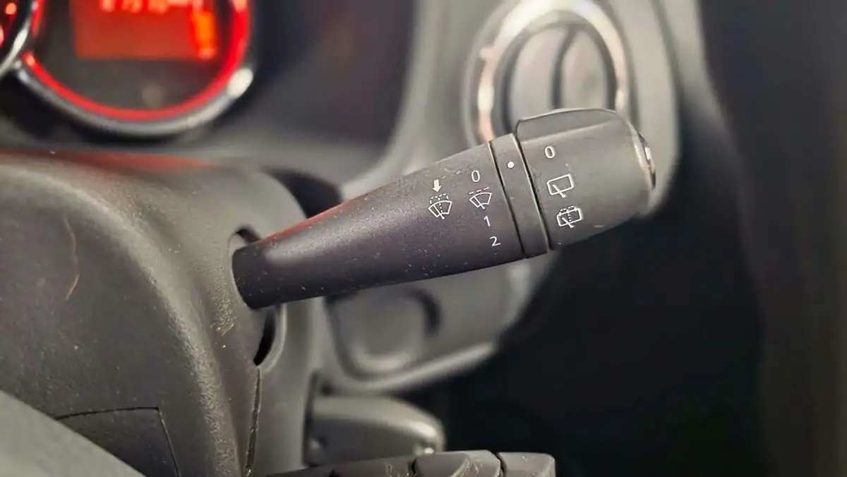 2016-dacia-sandero-12-ambiance-big-19