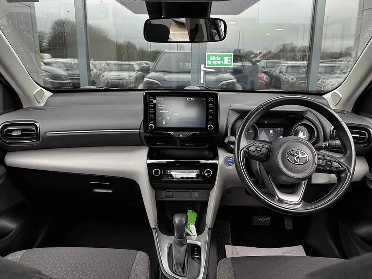 2022-toyota-yaris-cross-15-vvt-i-icon-big-21