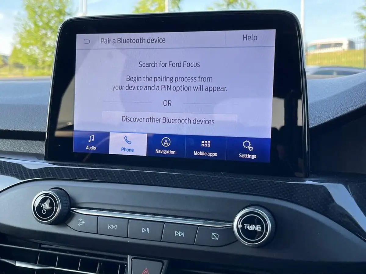 2020-ford-focus-15-st-line-x-hatchback-big-35