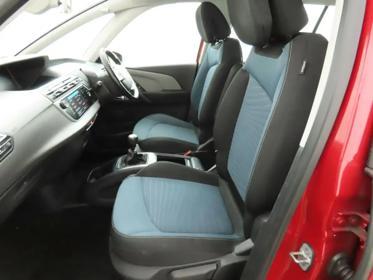 2017-citroen-grand-c4-picasso-16bluehdi-feel-big-6