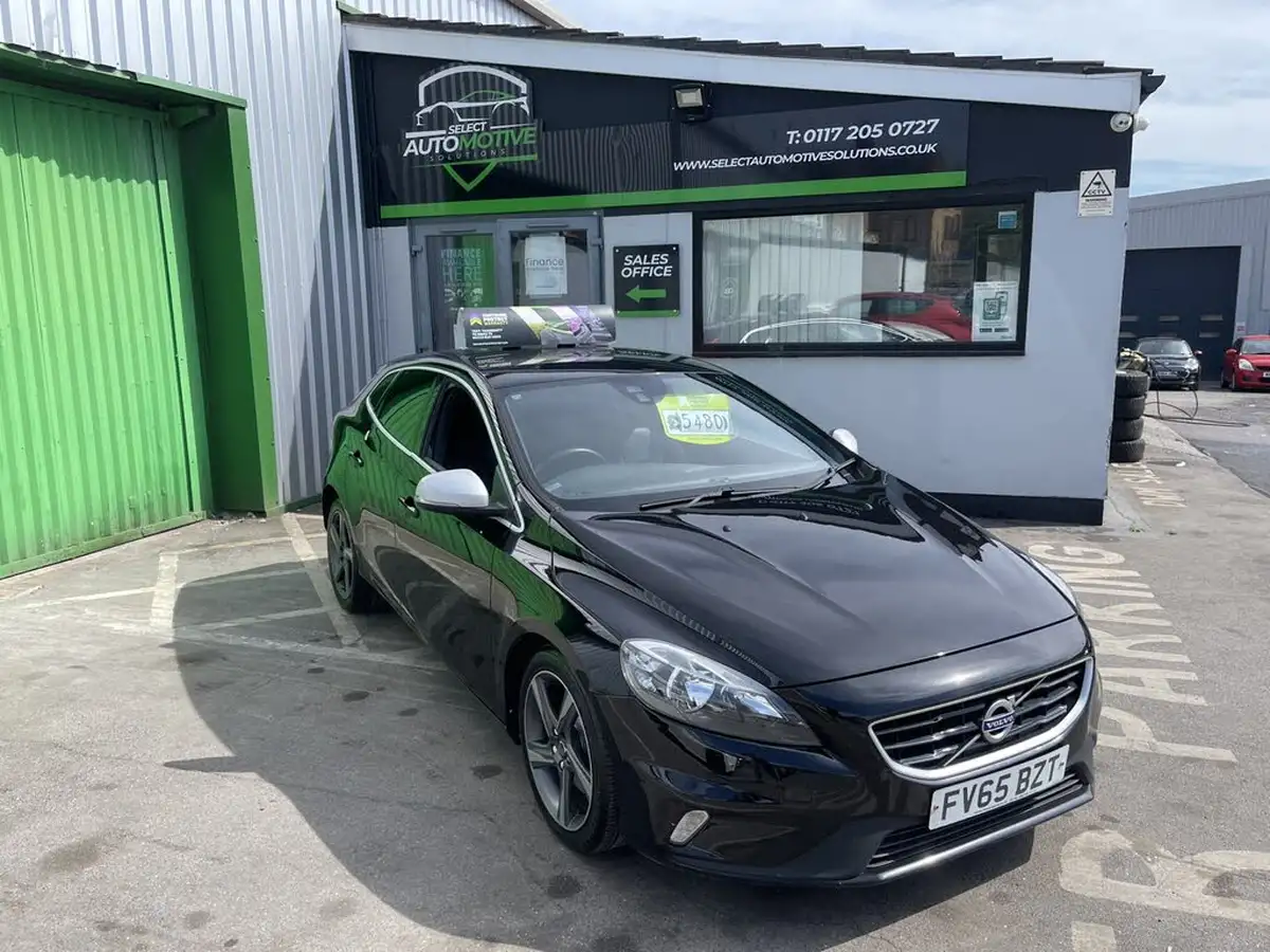 2015-volvo-v40-20-t2-r-design-big-0