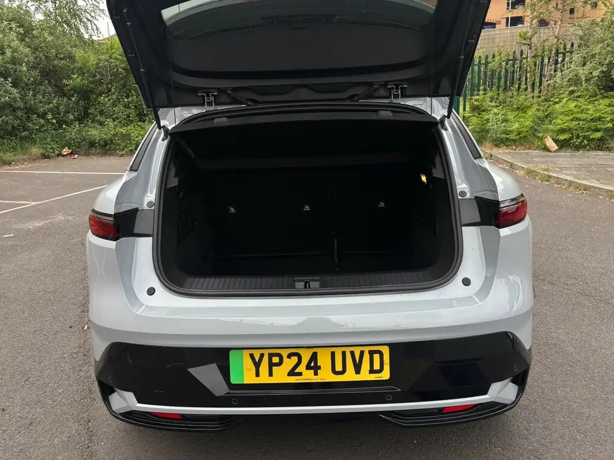 2024-renault-megane-e-tech-e-techno-big-6