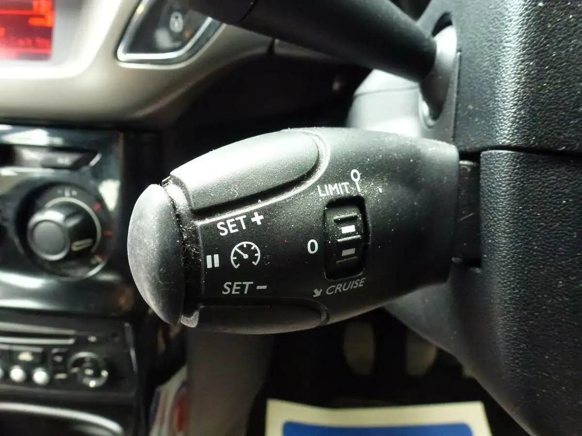 2016-citroen-c3-10-edition-big-18