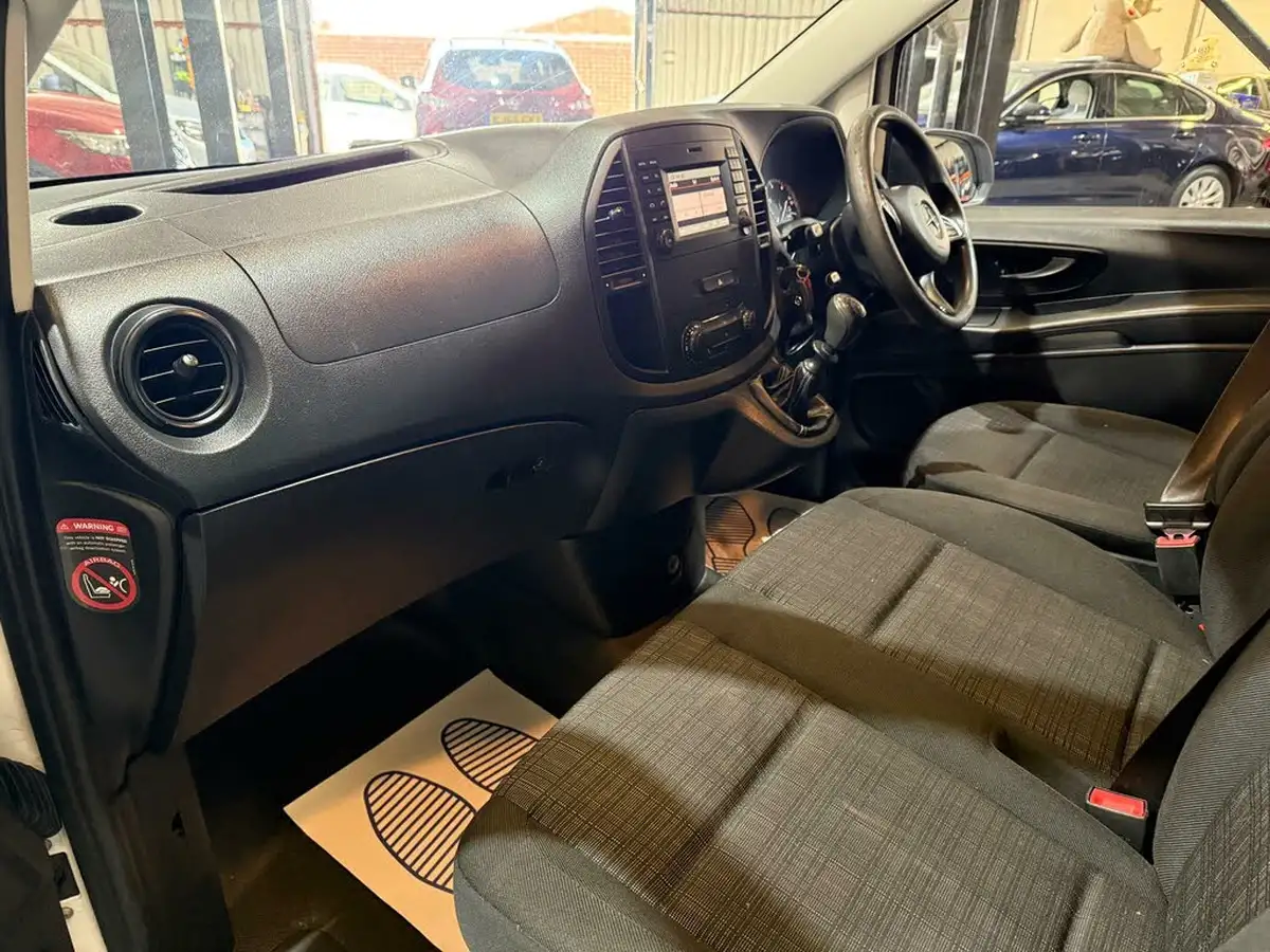 2017-mercedes-benz-vito-16cdi-111cdi-panel-extra-long-big-10