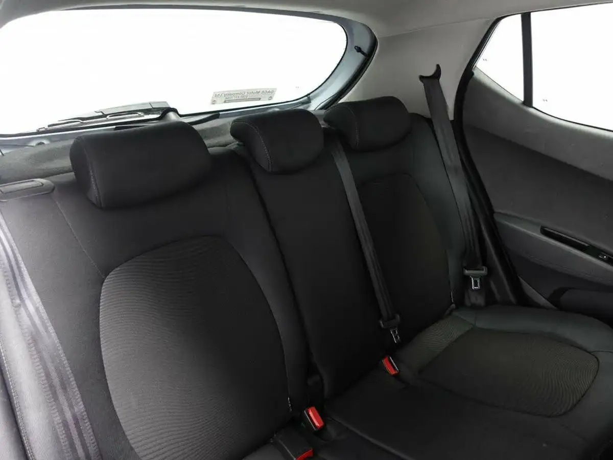 2019-hyundai-i10-10-play-big-16