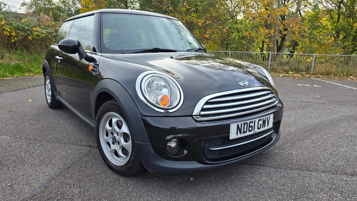 2011-mini-cooper-16td-cooper-d-avenue-hatchback-3d-1598cc-big-0