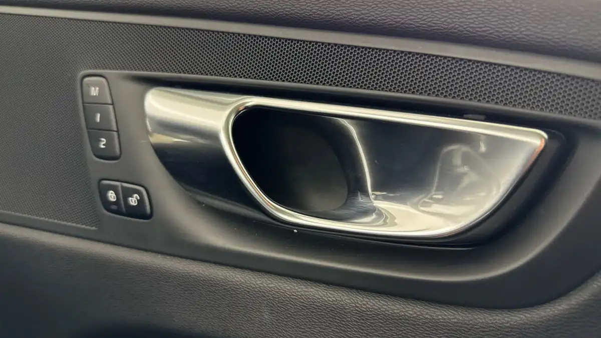 2021-volvo-xc60-20td-b4-inscription-awd-big-24