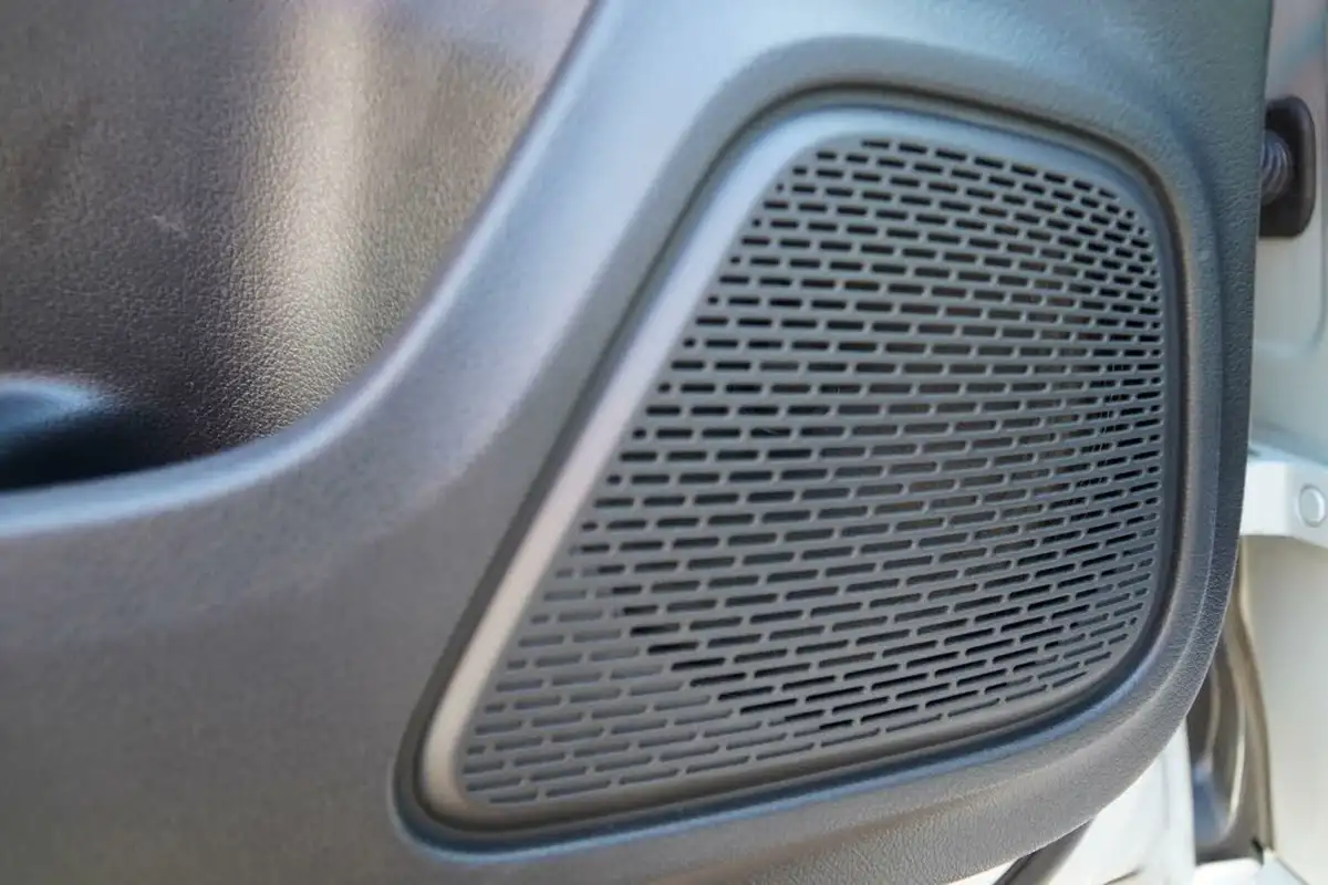 2022-mercedes-benz-cla-13-cla-180-amg-line-premium-plus-coupe-4d-big-30