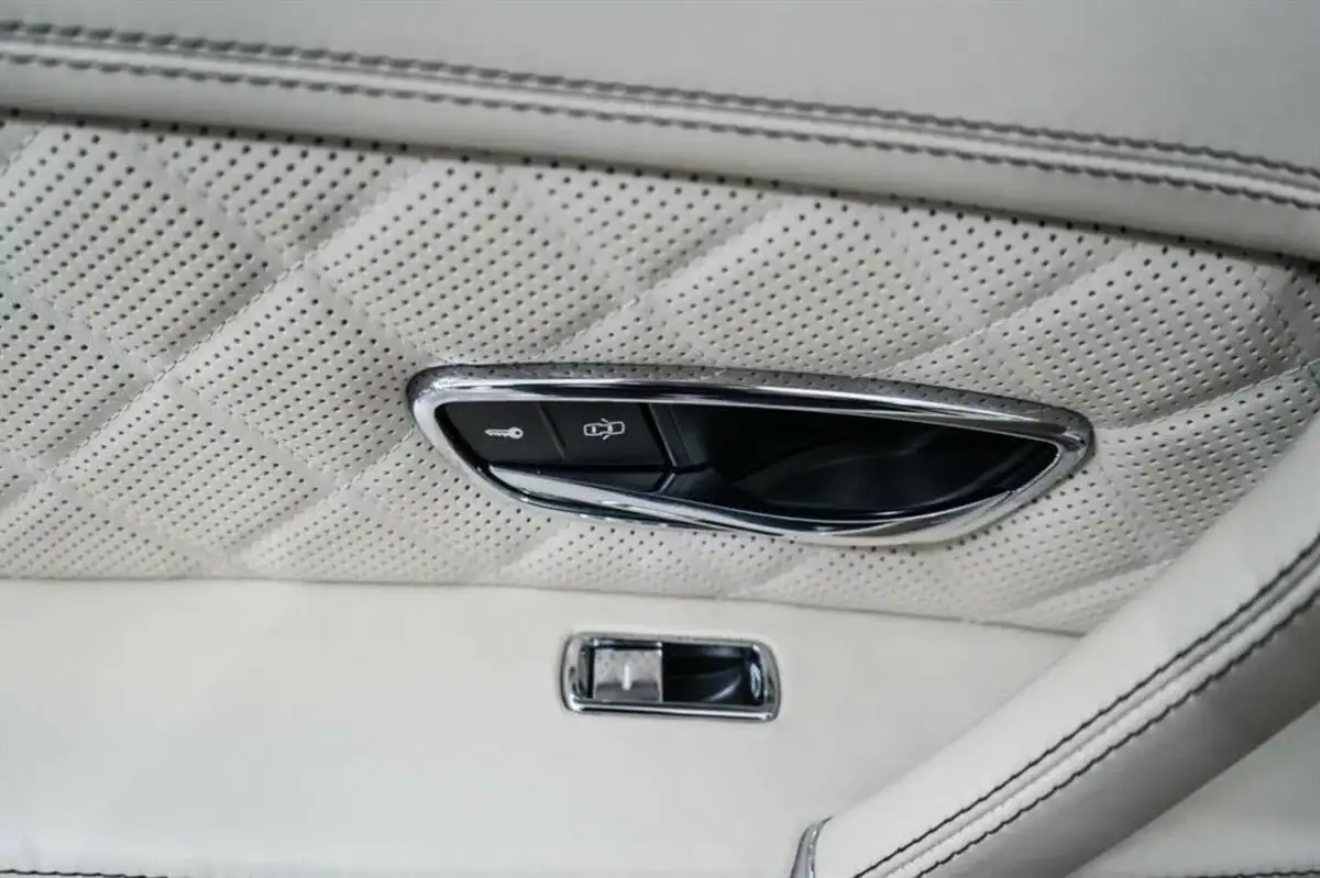 2016-bentley-flying-spur-40-v8-s-big-47