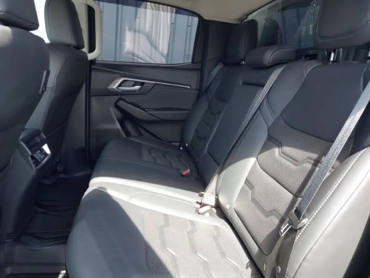 2023-isuzu-d-max-19td-dl40-auto-big-5
