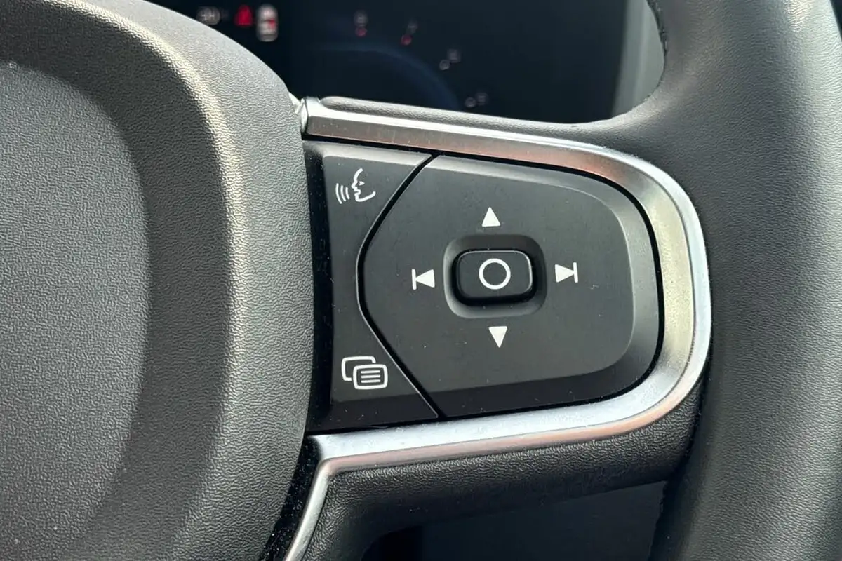 2024-volvo-xc60-20-b5-core-big-11