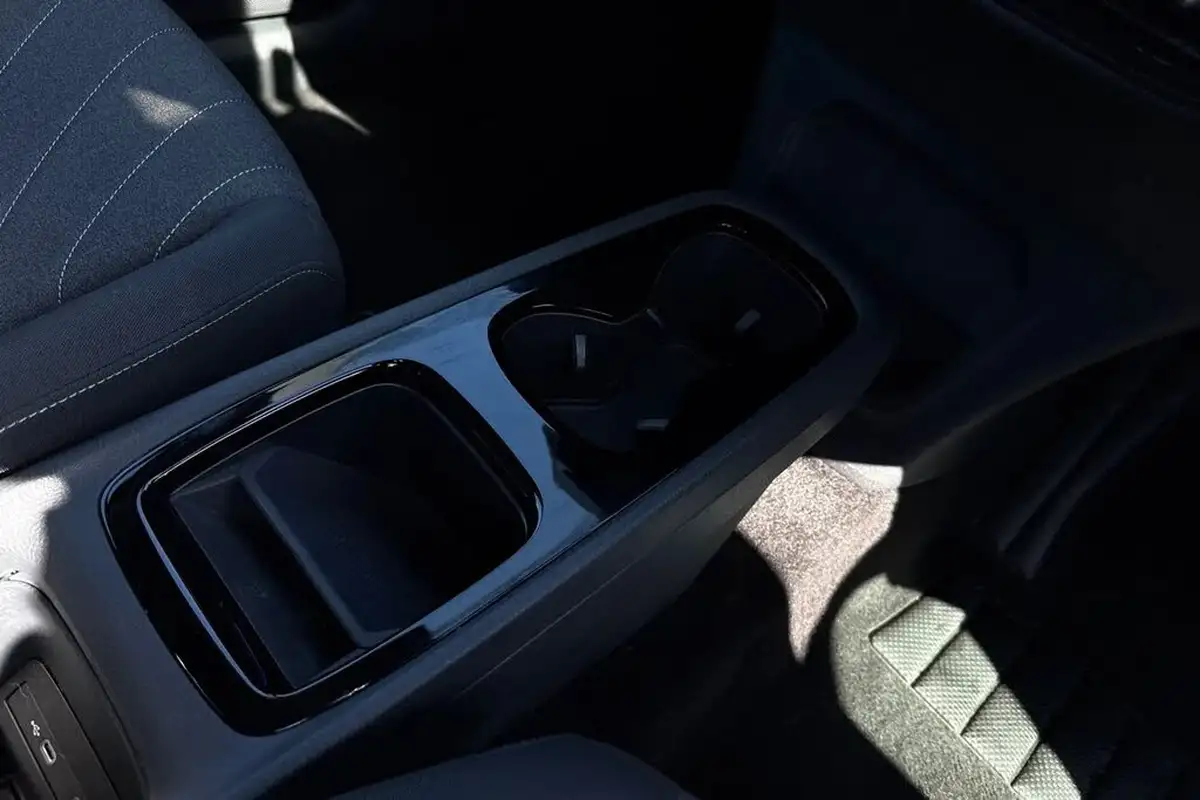 2024-volkswagen-id3-e-pro-match-59kwh-big-21