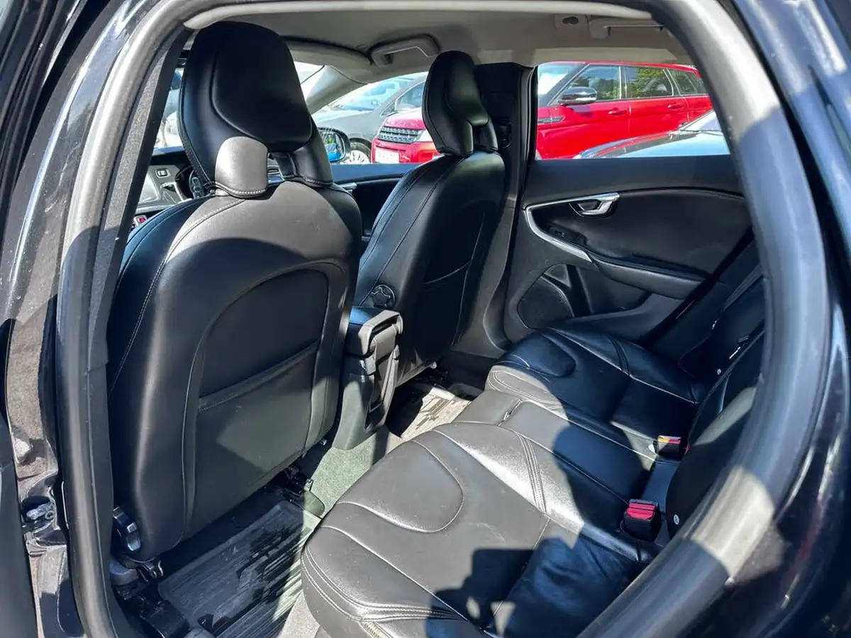 2014-volvo-v40-20td-d3-cross-country-lux-geartronic-big-17