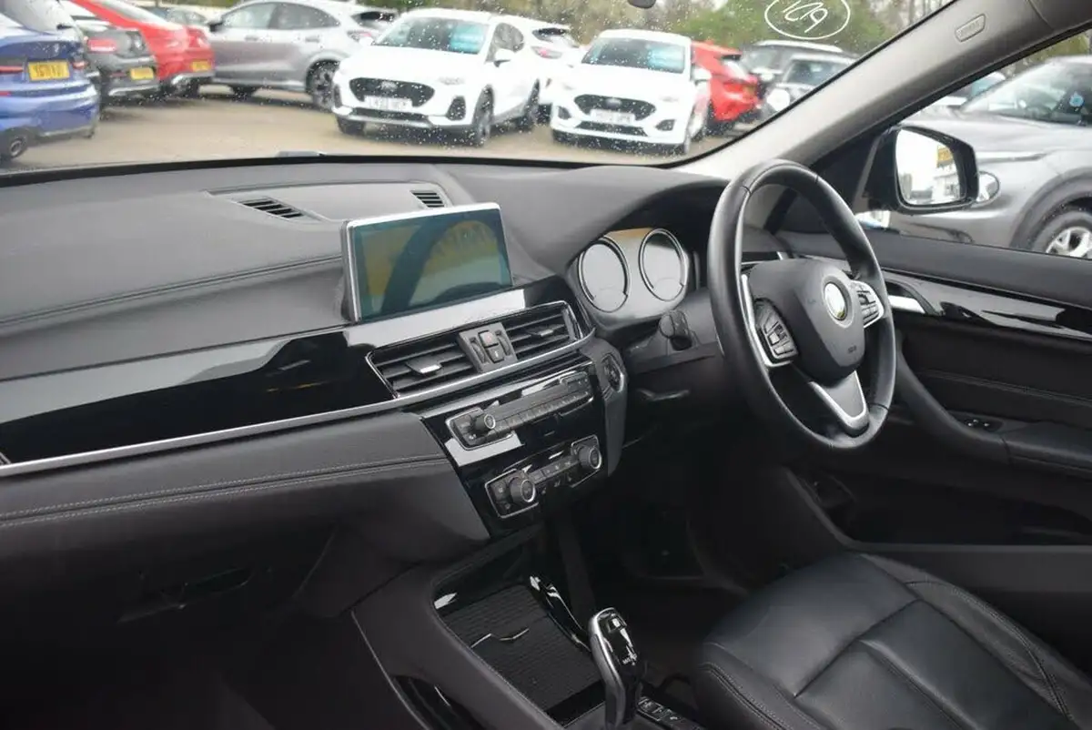 2021-bmw-x1-20-xdrive20i-xline-big-9