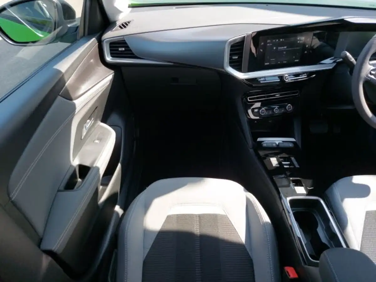 2024-vauxhall-mokka-12-design-130ps-auto-big-9