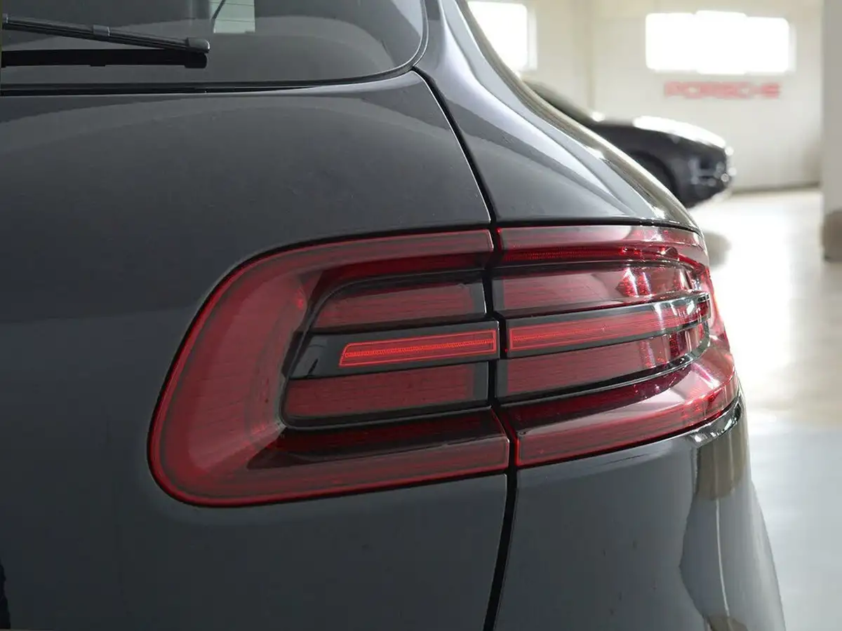 2018-porsche-macan-30-gts-big-17