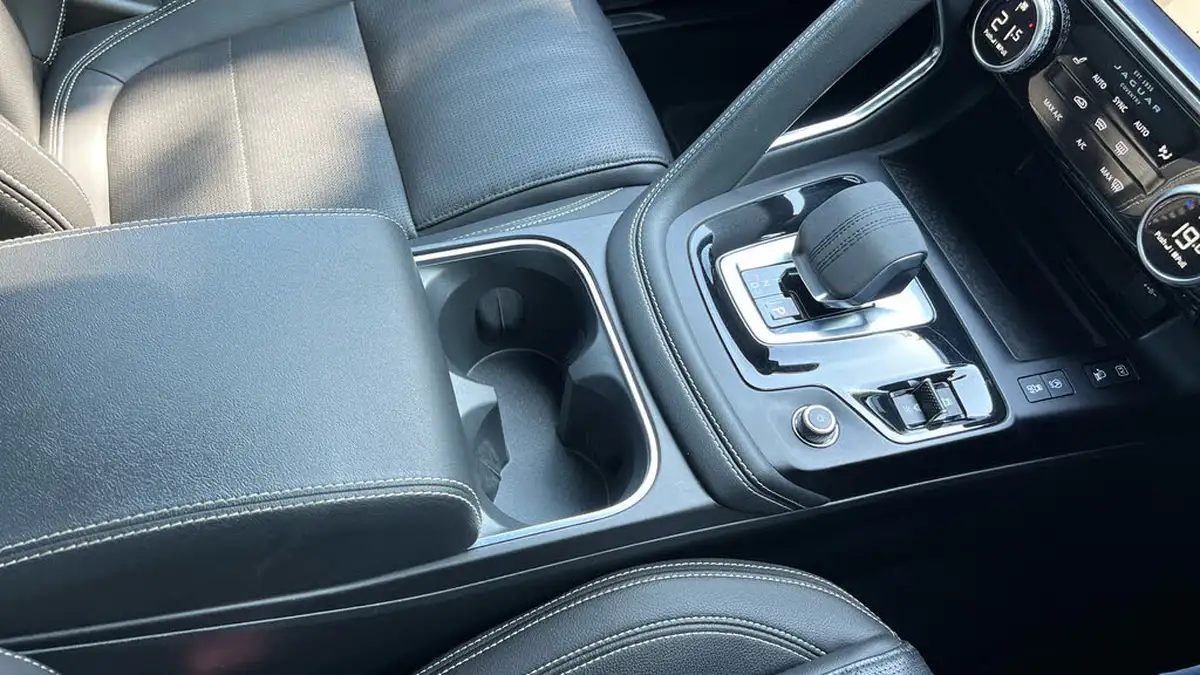 2023-jaguar-e-pace-15-p300e-r-dynamic-s-big-24