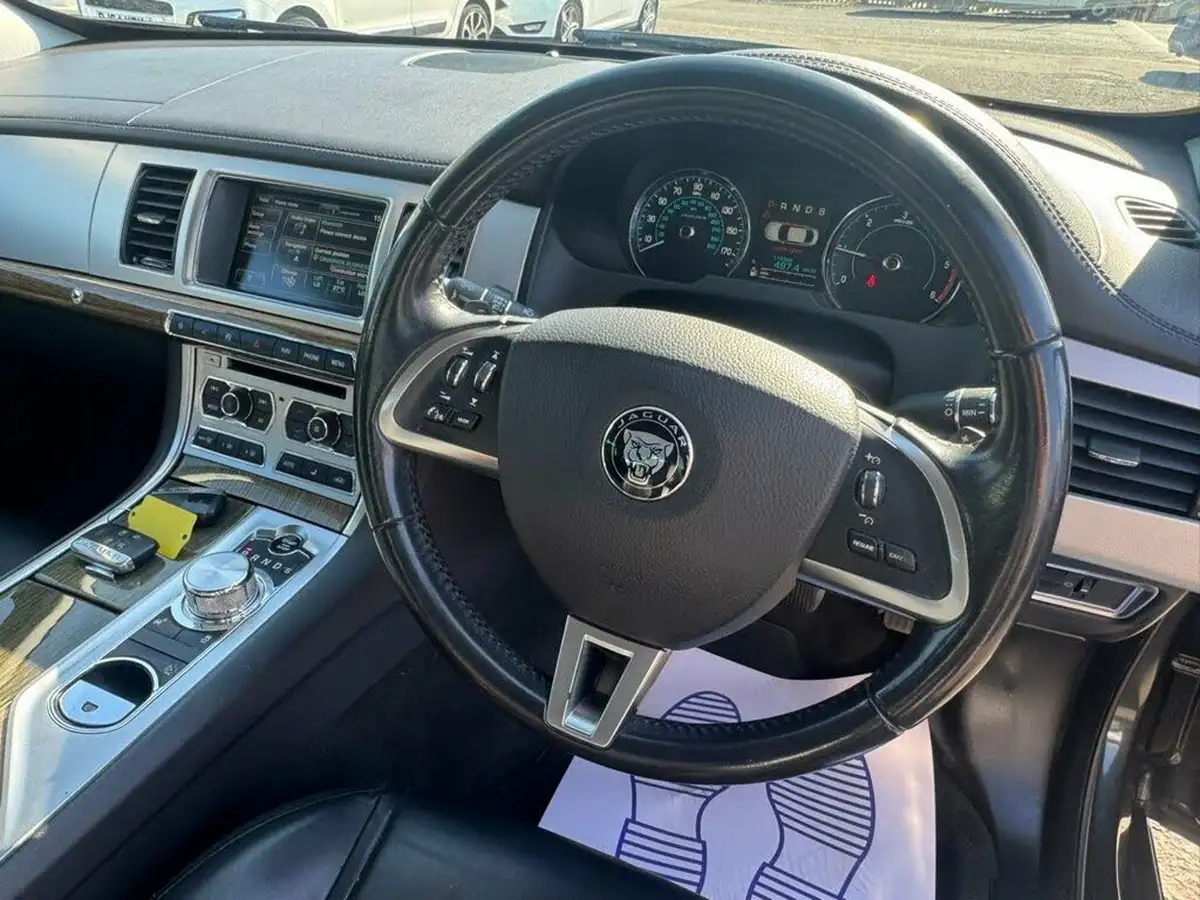 2014-jaguar-xf-22td-premium-luxury-163ps-saloon-4d-big-10