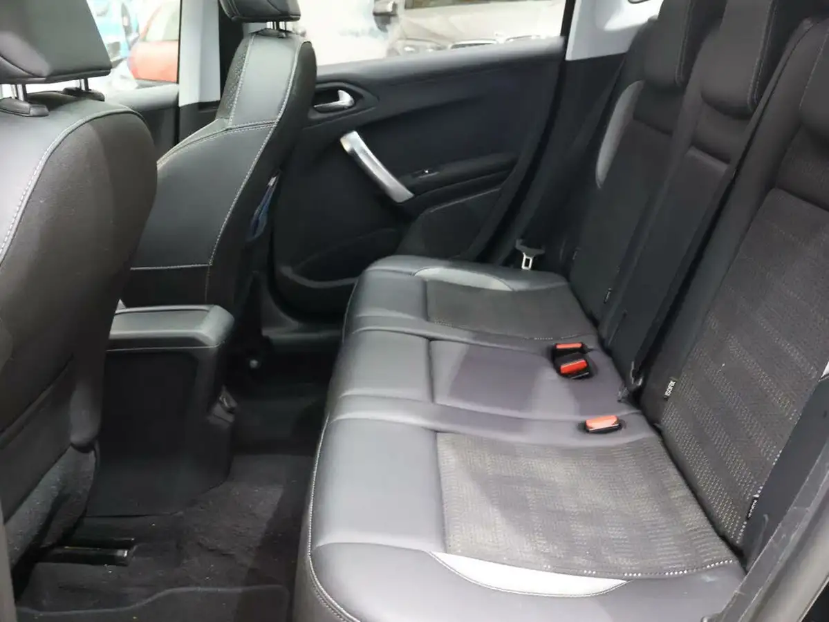 2019-peugeot-2008-suv-12-puretech-allure-premium-82bhp-big-15