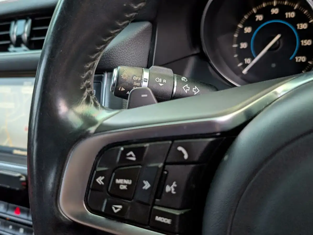 2016-jaguar-xf-30td-s-big-49