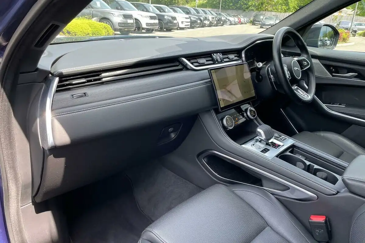 2022-jaguar-f-pace-20-d200-r-dynamic-black-big-48