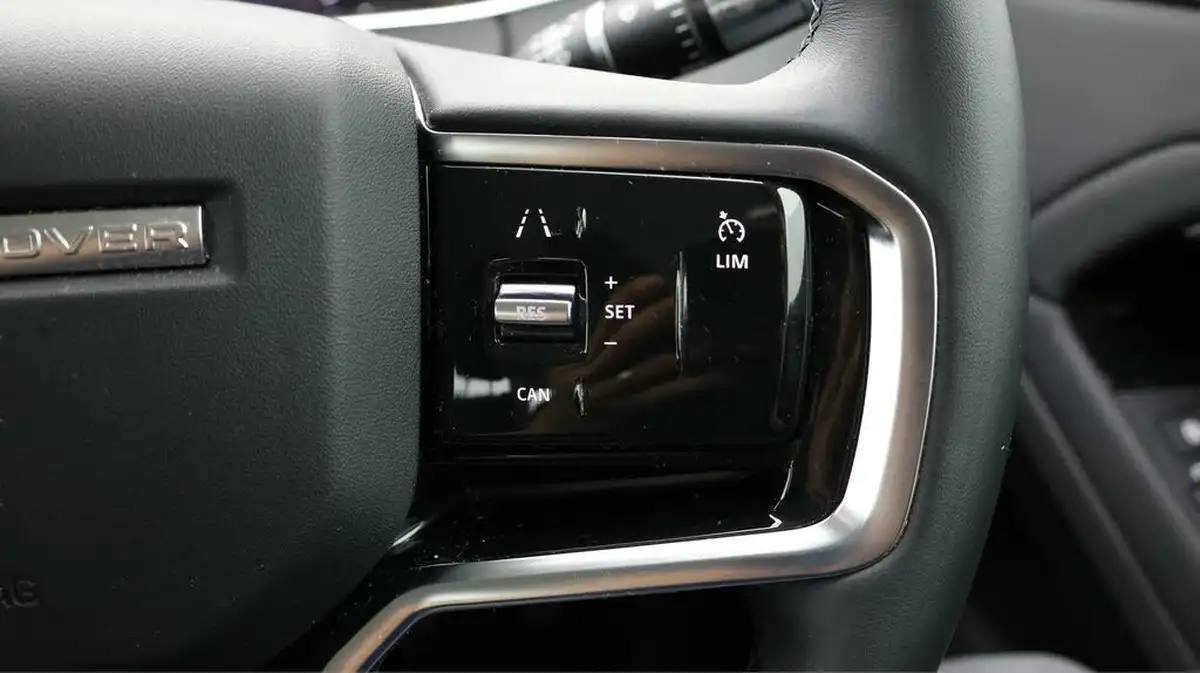 2021-land-rover-range-rover-evoque-20-d165-big-21