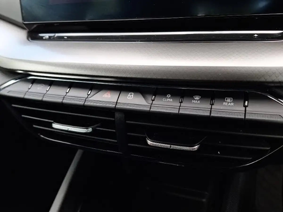 2021-skoda-octavia-10-tsi-e-tec-se-hatchback-big-10