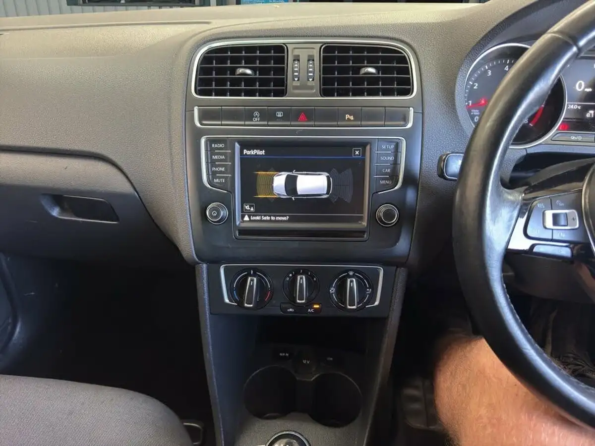 2016-volkswagen-polo-10-match-60ps-5d-big-10