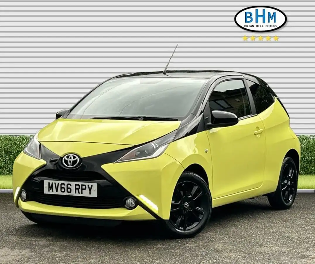 2016-toyota-aygo-10-vvt-i-x-cite-3-bi-tone-yellow-3d-big-9