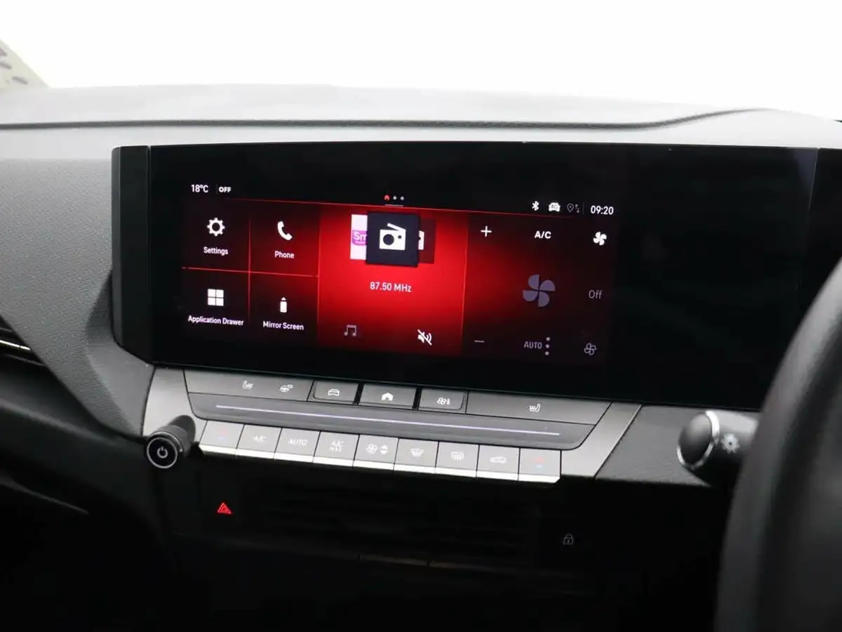 2023-vauxhall-astra-big-24