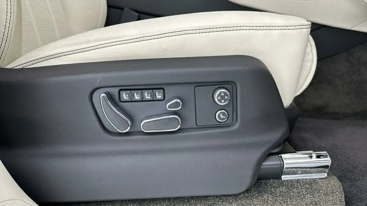 2023-bentley-bentayga-40-v8-big-53