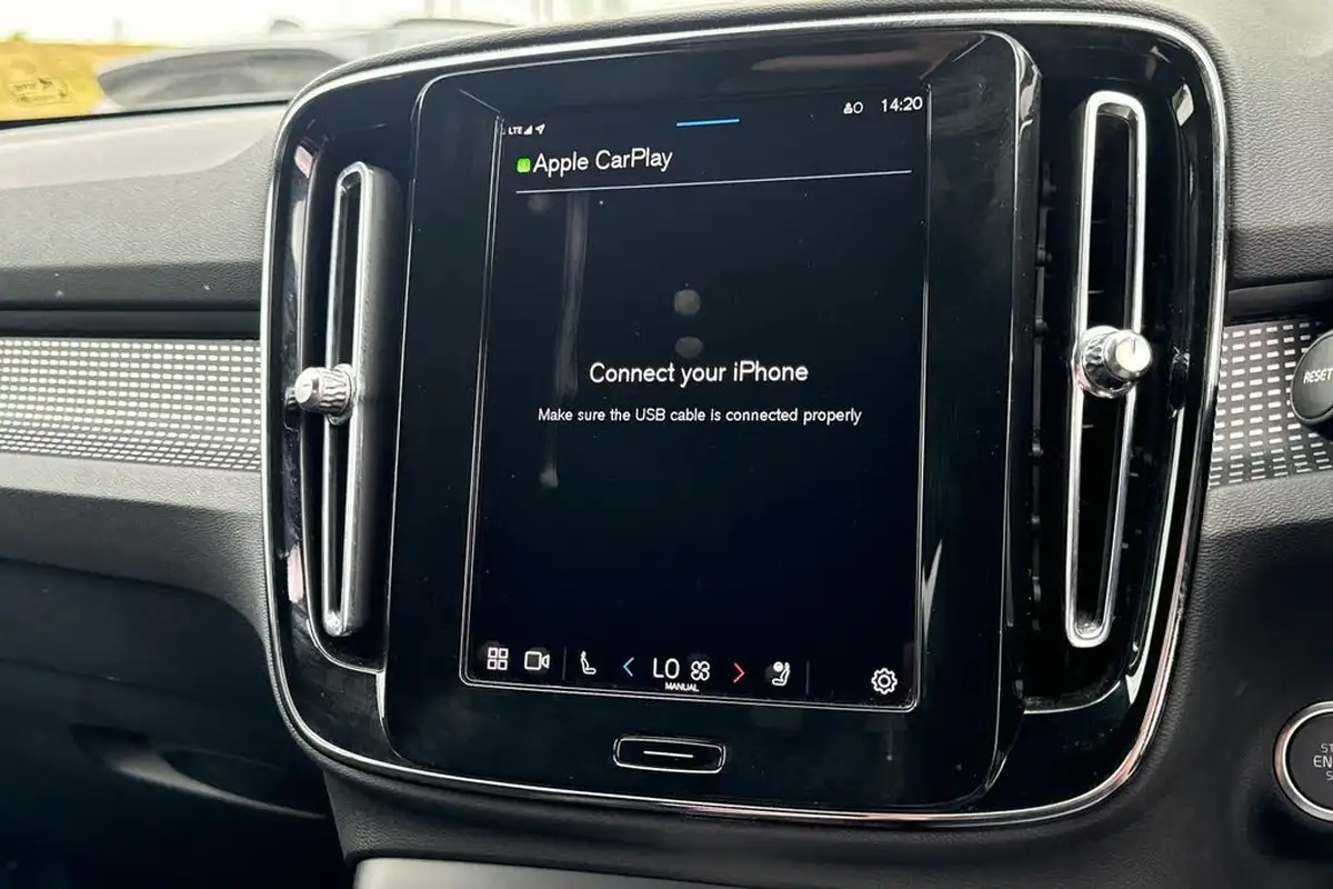 2024-volvo-xc40-20-b3-plus-big-27