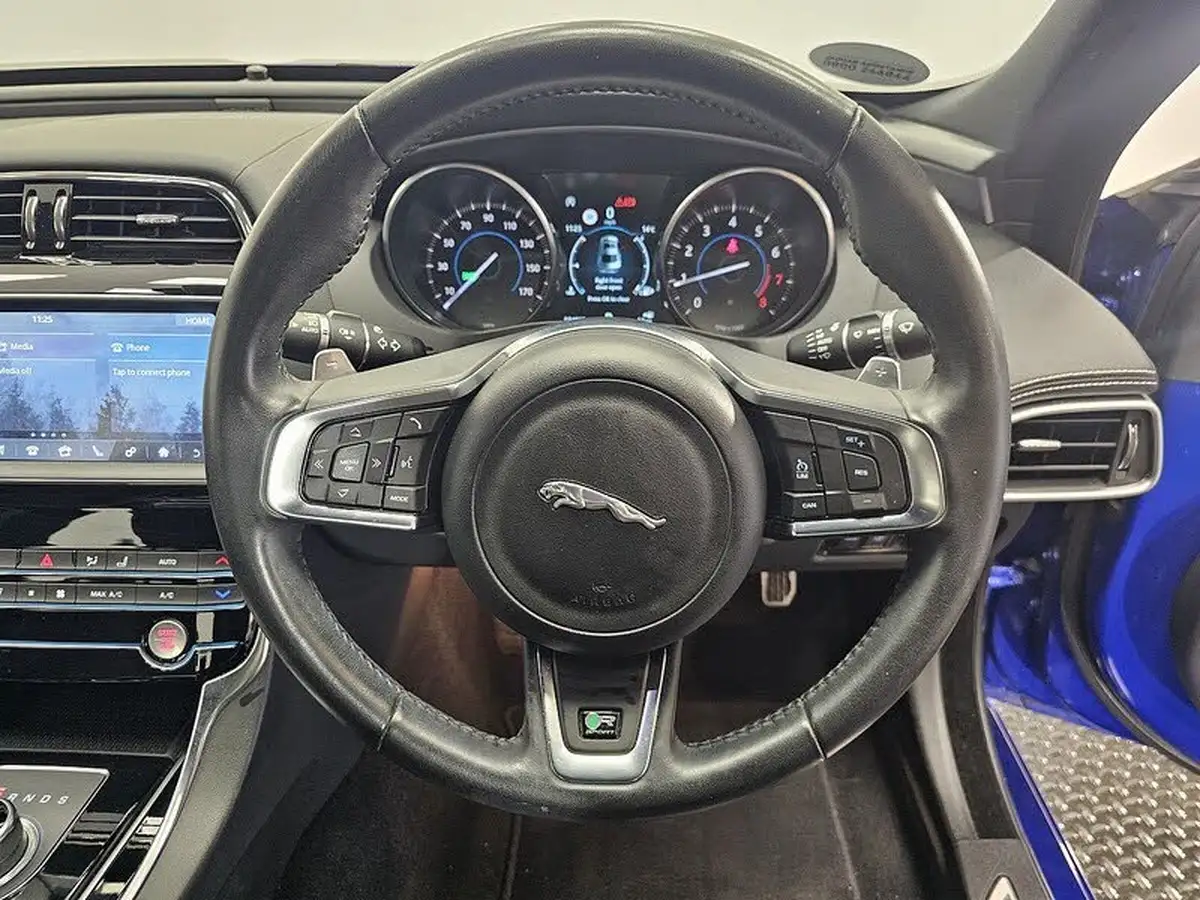 2019-jaguar-xe-20i-r-sport-200ps-big-18