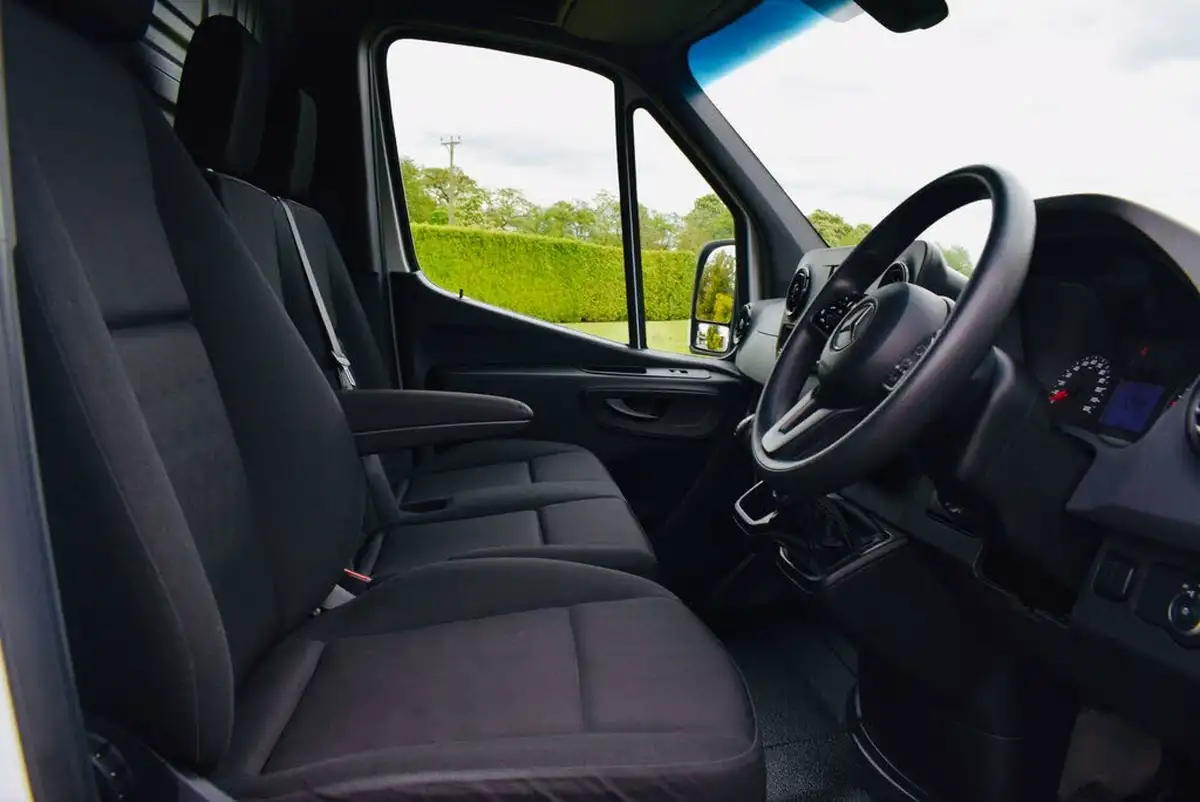 2023-mercedes-benz-sprinter-big-5