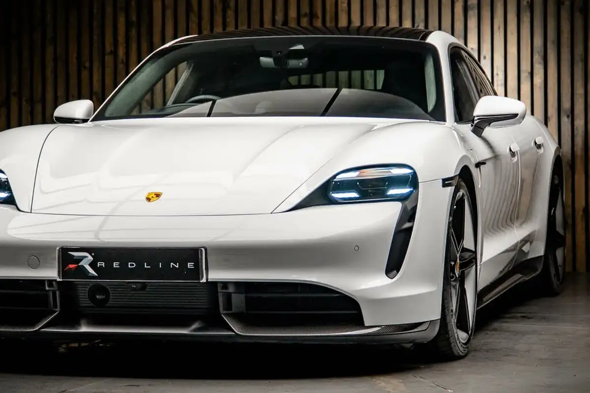 2022-porsche-taycan-e-turbo-s-big-12