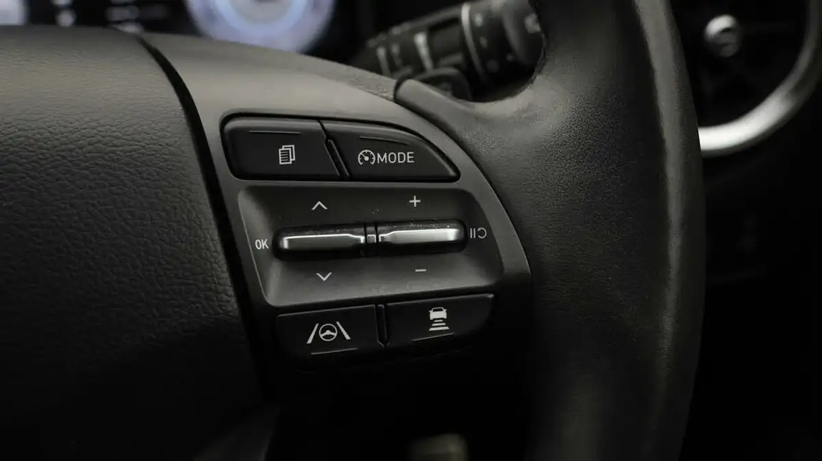 2022-hyundai-kona-e-premium-204ps-64kwh-7kw-obc-big-22