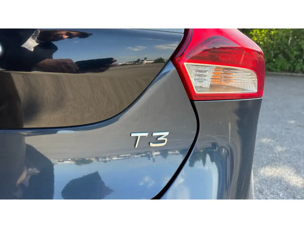 2016-volvo-v40-20-t3-cross-country-pro-big-40