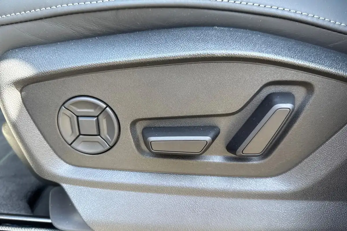 2025-audi-q8-30-50-tdi-black-edition-big-46