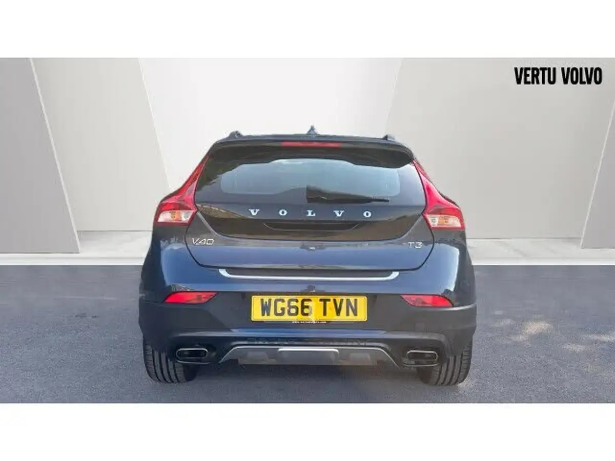 2016-volvo-v40-20-t3-cross-country-pro-big-12