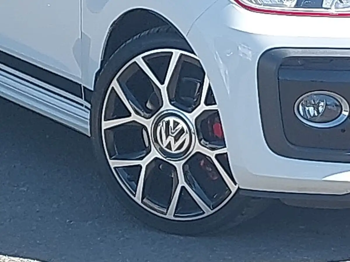 2019-volkswagen-up-10-gti-5d-big-8