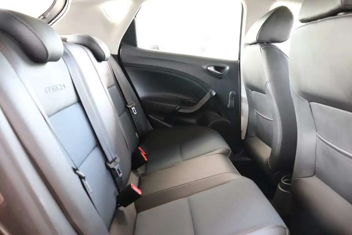 2015-seat-ibiza-12-i-tech-hatchback-5d-big-25